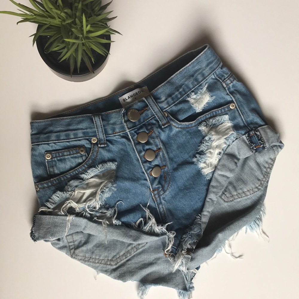 Glamour cutoff shorts 00