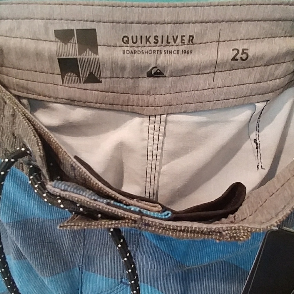 🆕Quicksilver young boy's board shorts/ swim tanks - Picture 3 of 8