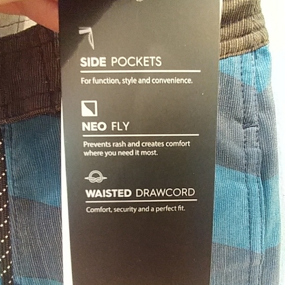 🆕Quicksilver young boy's board shorts/ swim tanks - Picture 6 of 8