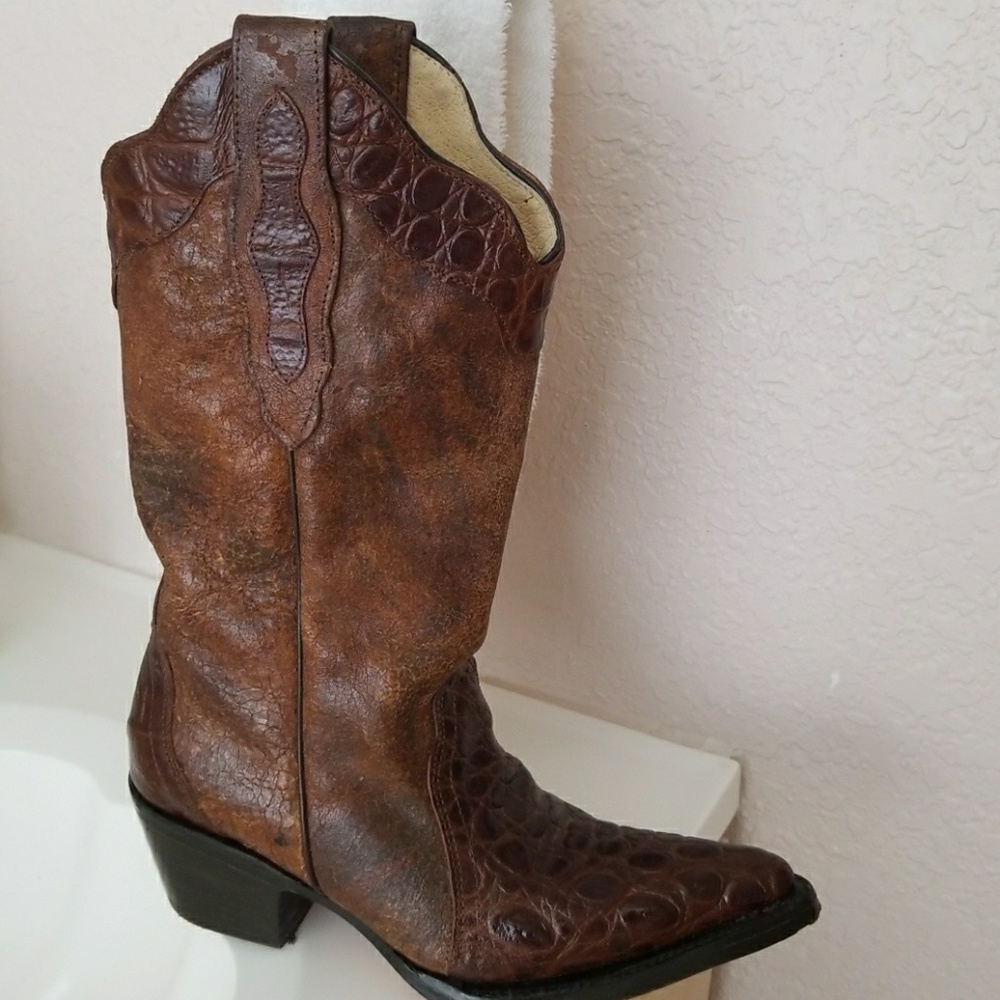 Leather ladies boots.