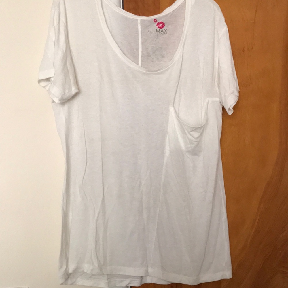 White shirt sleeve tee