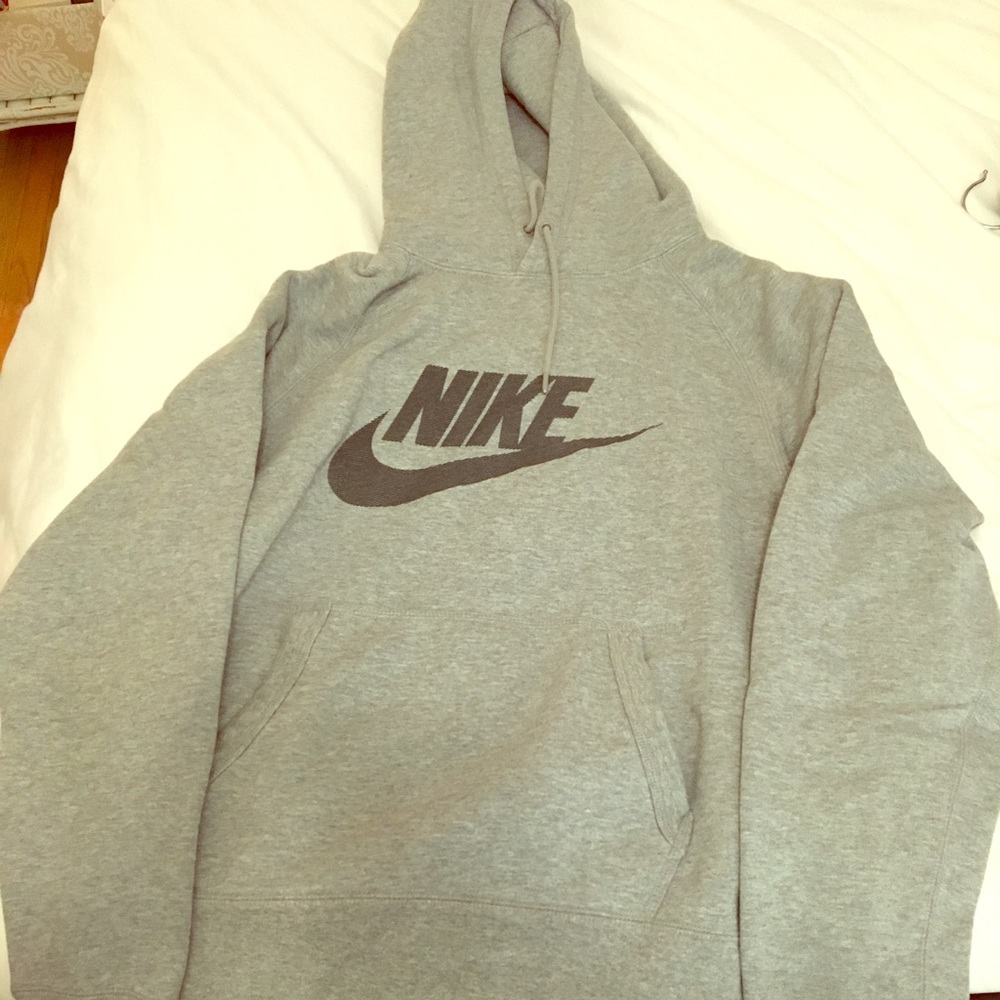Classic Nike hooded sweatshirt (hoodie)
