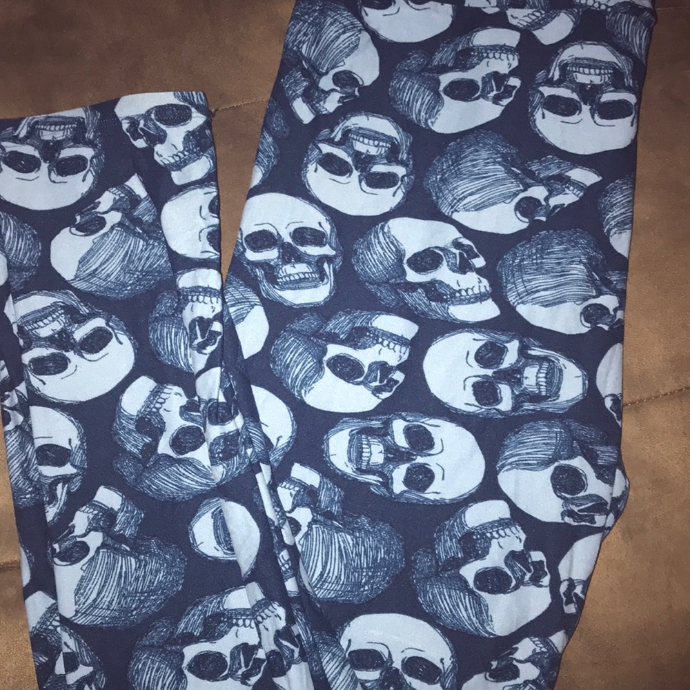 TC Lularoe skull leggings