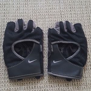 Nike dri-fit workout gloves