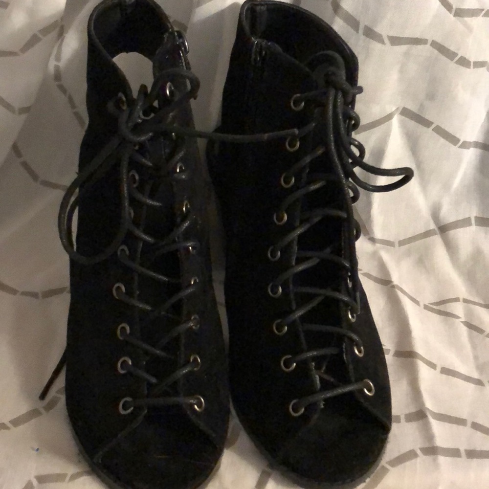 Breckell’s Tyler Lace Up Open Toe/heel Booties