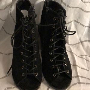 Breckell’s Tyler Lace Up Open Toe/heel Booties
