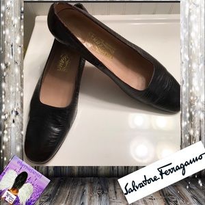Ferragamo Embossed alligator Leather Pumps 9 1/2