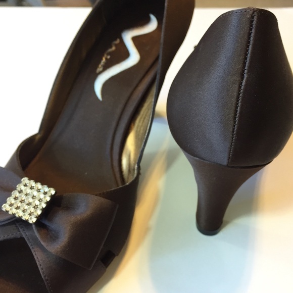 Stunning Nina Brown Satin with embellishment - Picture 3 of 4
