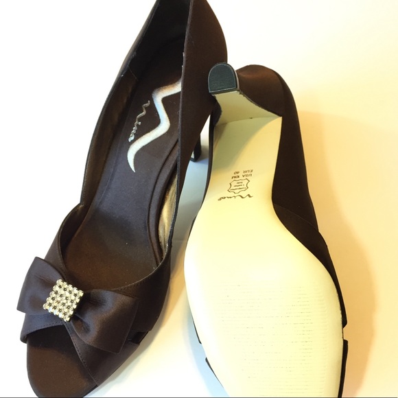 Stunning Nina Brown Satin with embellishment - Picture 4 of 4