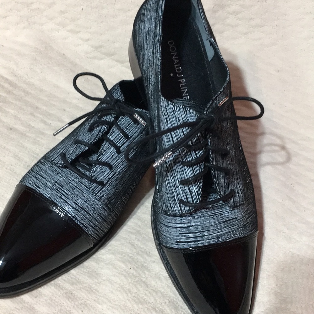 Brand New Donald Pliner Gea  Oxford Size 8M