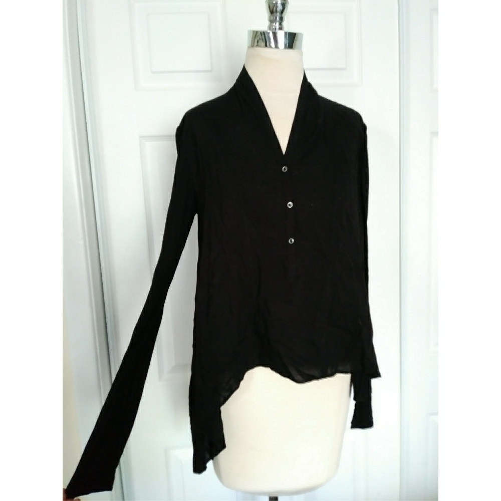 Beautiful Flowy blank Long-sleeve Shirt.