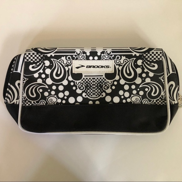 [Brooks] Black and White Small Travel Bag 🖤🤍 - Picture 1 of 6
