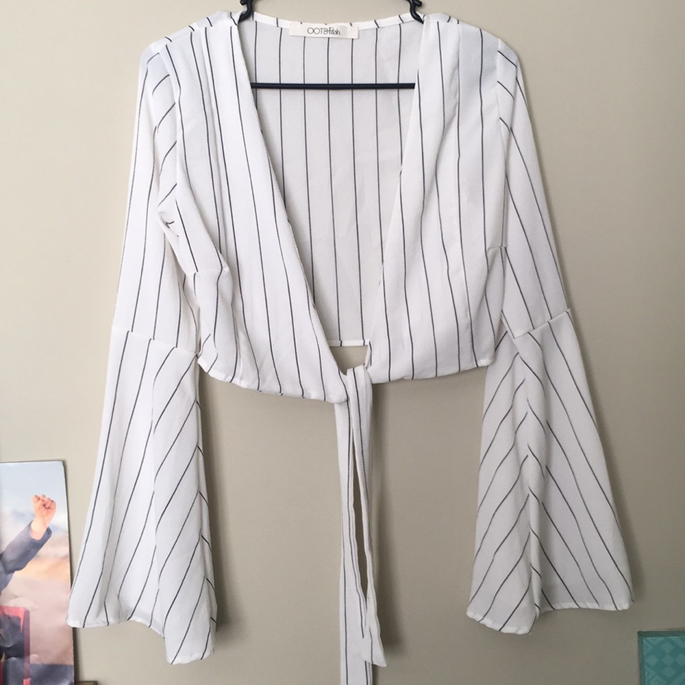 ❄️ NWOT Striped Bell Sleeve Top!! ❄️