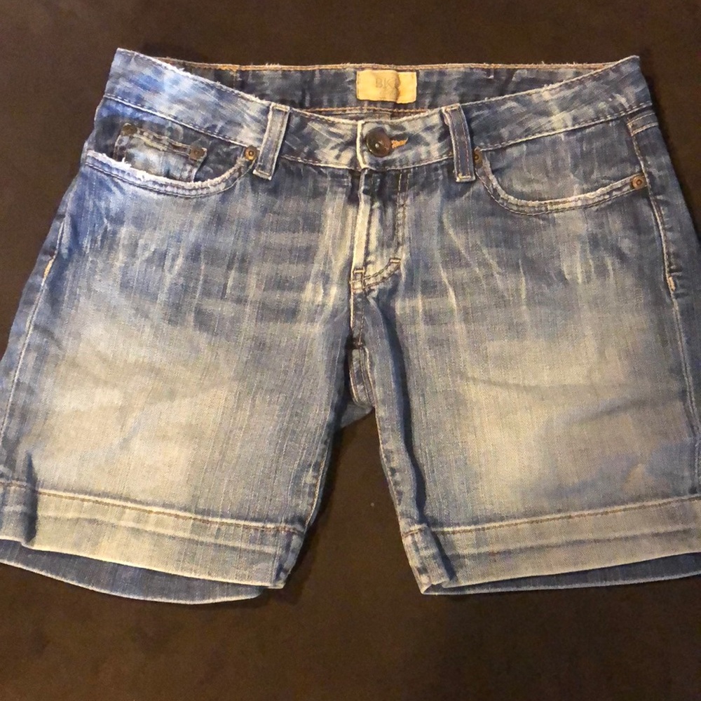 Buckle denim shorts