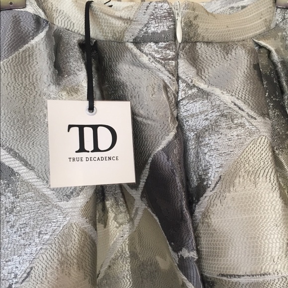 Metallic flow skirt - Picture 3 of 4