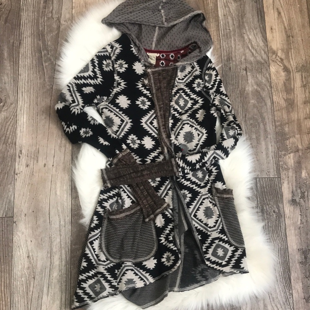 New without tags Gimmicks by Buckle cardigan!