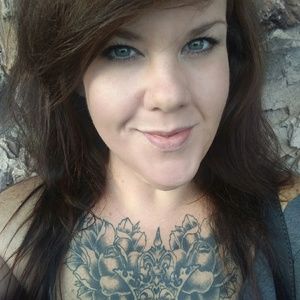 Meet your Posher, Elise