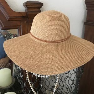 Floppy straw hat!