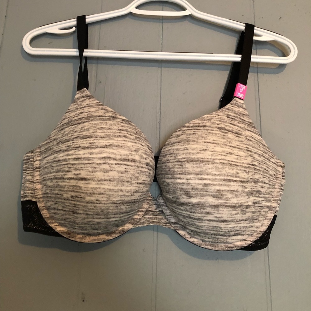 VS Pink Bra NWT