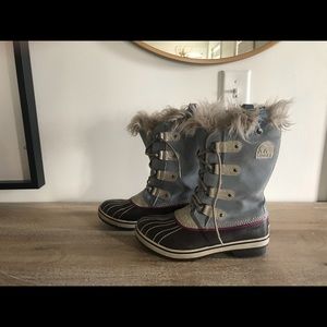 Sorel boots. Size 5.5 kids or 7 women’s