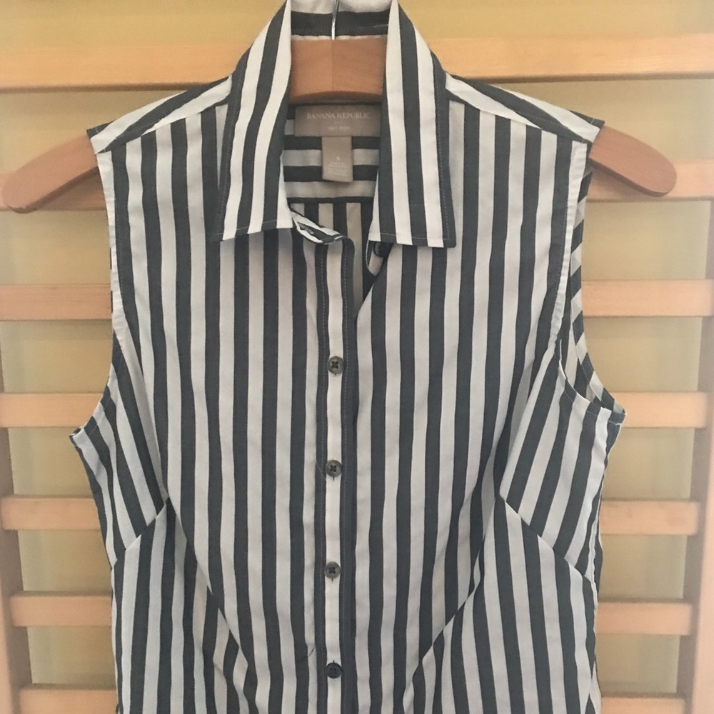 Sleeveless woven top