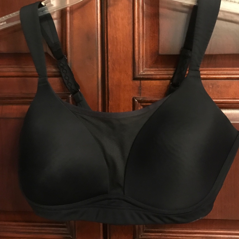 Black sports bra size 34D