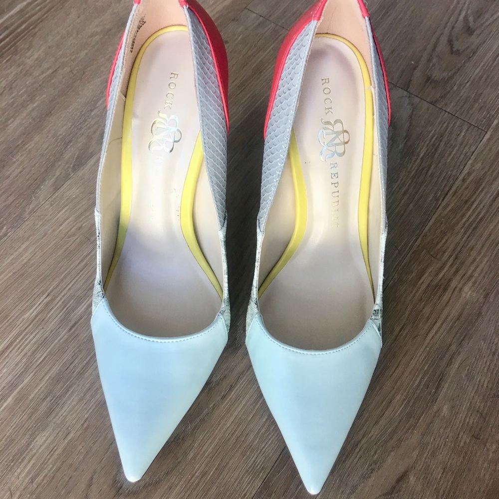 Rock & Republic Deliah Blue - New in Box. Size 8 - Picture 3 of 5