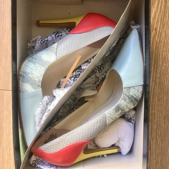 Rock & Republic Deliah Blue - New in Box. Size 8 - Picture 2 of 5