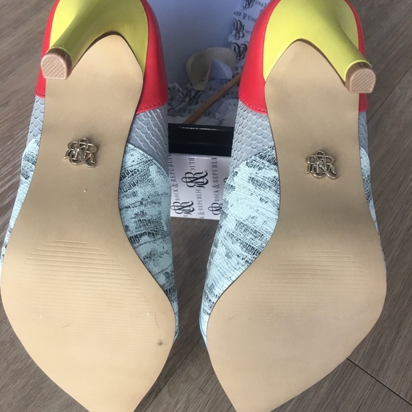 Rock & Republic Deliah Blue - New in Box. Size 8 - Picture 4 of 5