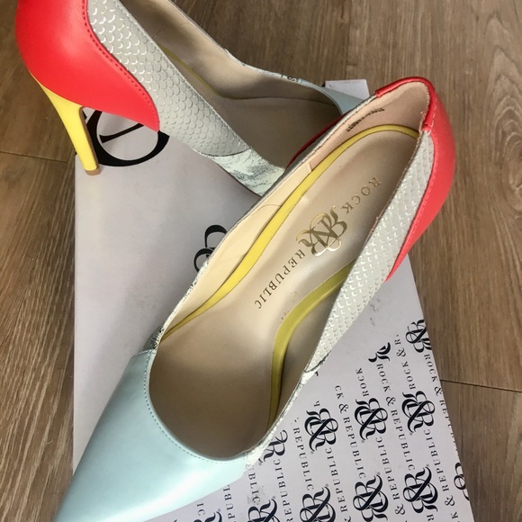 Rock & Republic Deliah Blue - New in Box. Size 8 - Picture 5 of 5