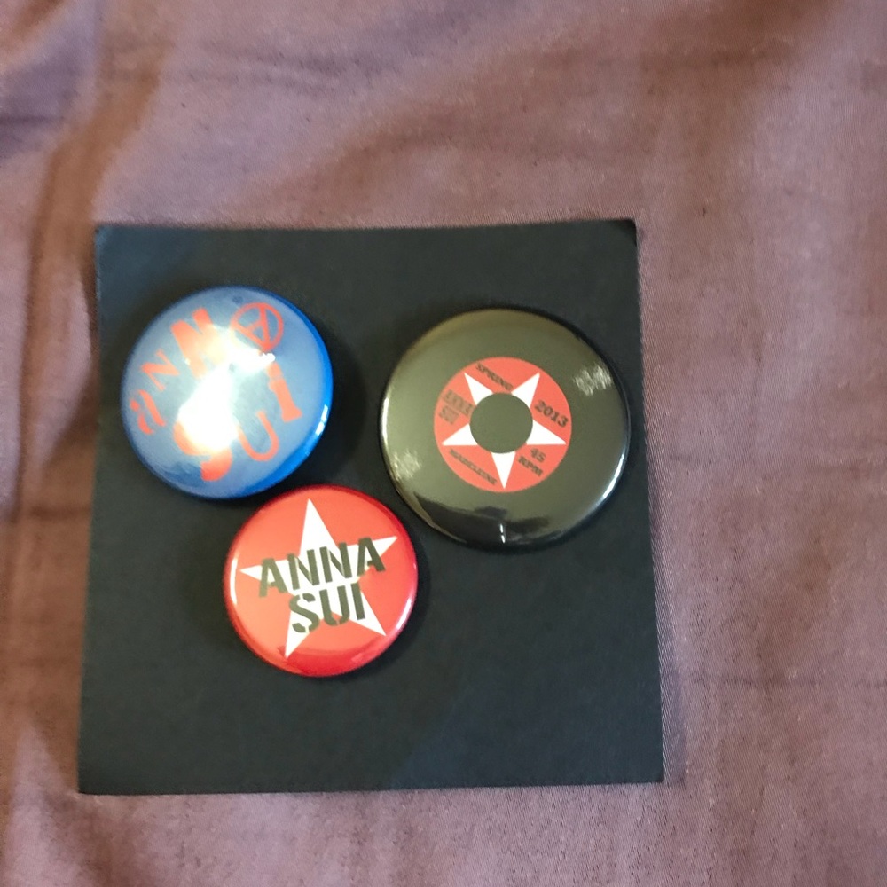 ANNA SUI PINS