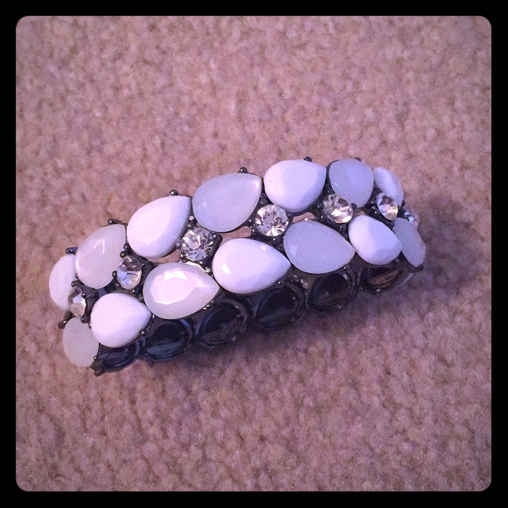 Bracelet with stretch