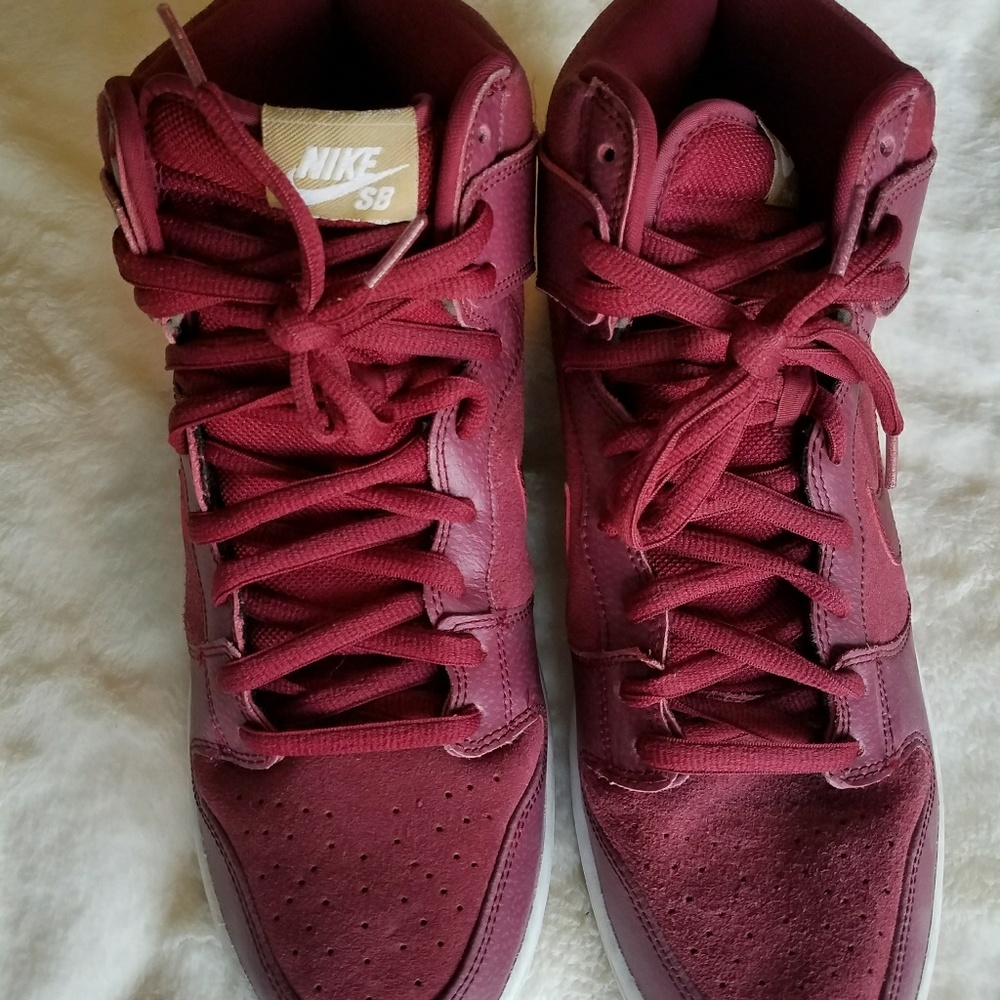 Nike SB Dunk High Burgundy