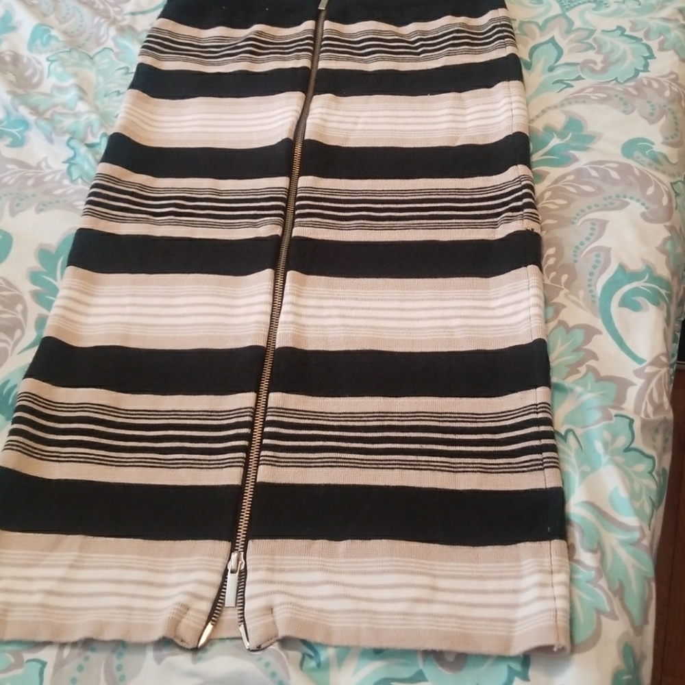 NY&company sweater exposed zipper skirt