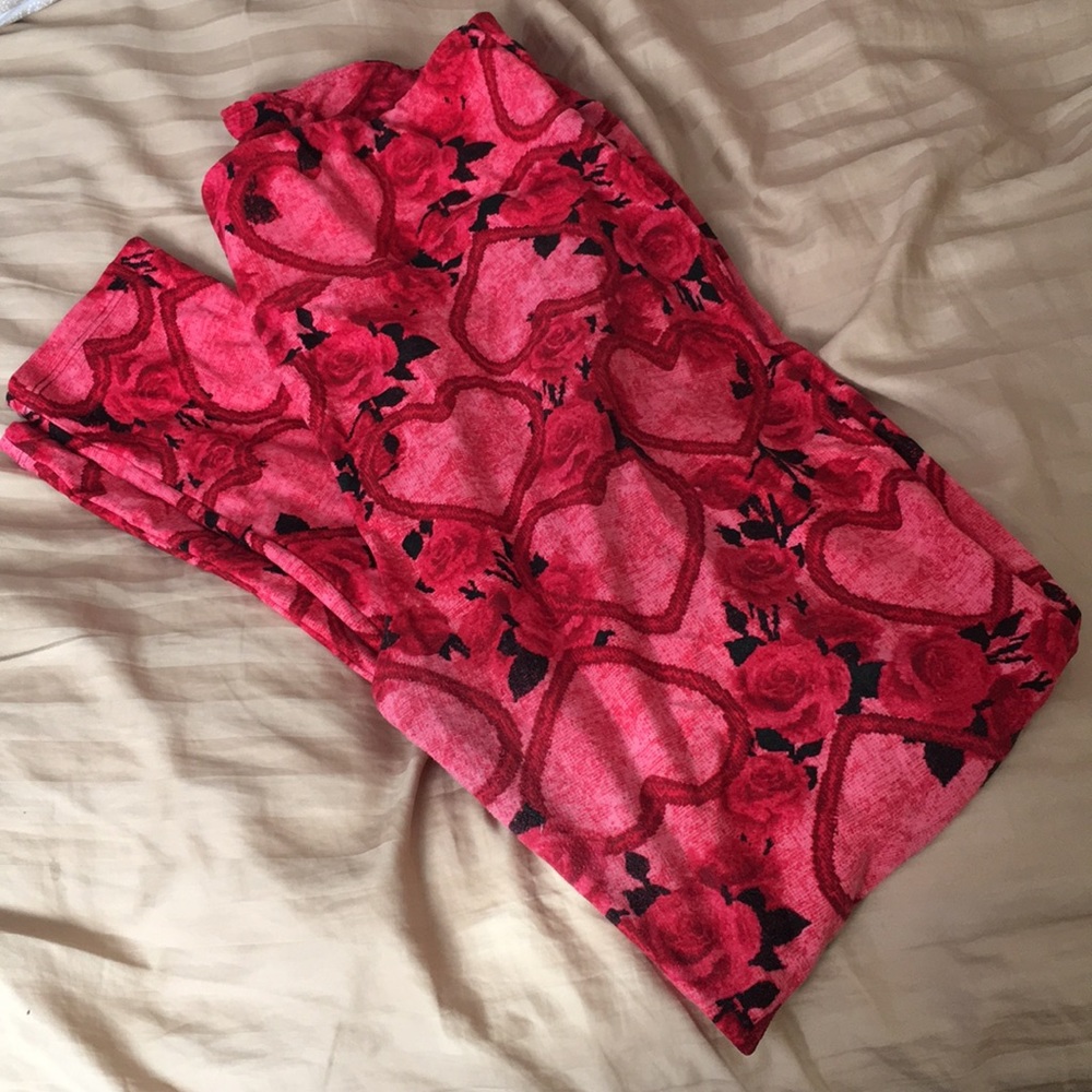 LulaRoe Valentine's Hearts & Roses TC leggings