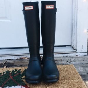 Matte black original Hunter rain boot