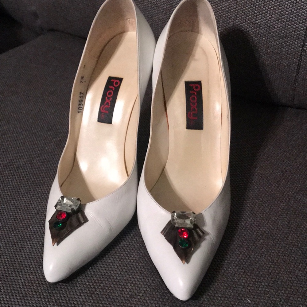 Proxy made in Spain vintage white pump