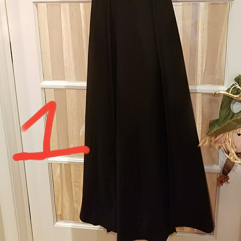 Black dress - Picture 2 of 3