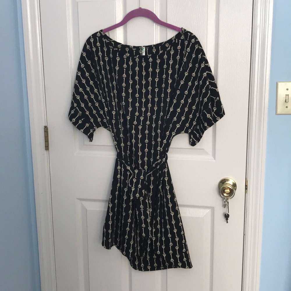 ♥️ Black dress with key pattern