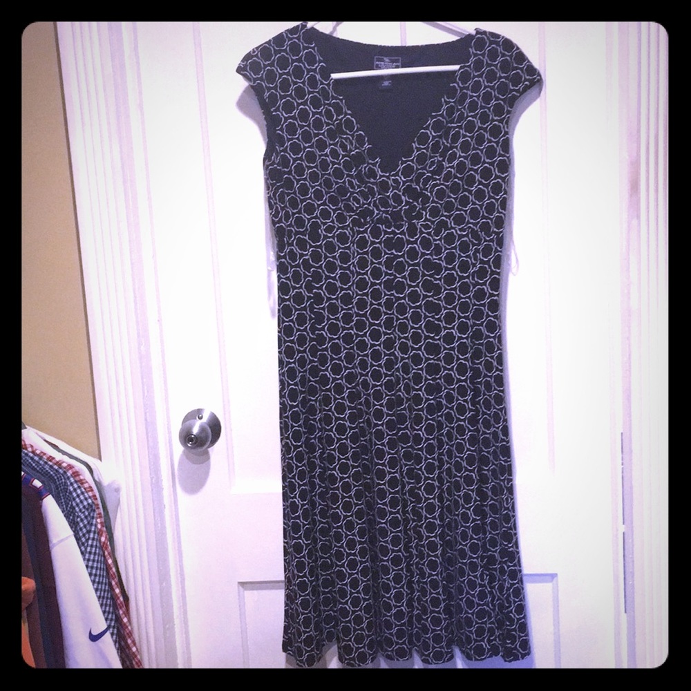 Black and White dress. Cap sleeves. Knee length