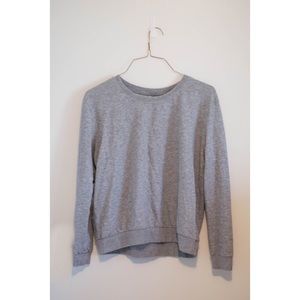 Woman’s crewneck sweatshirt