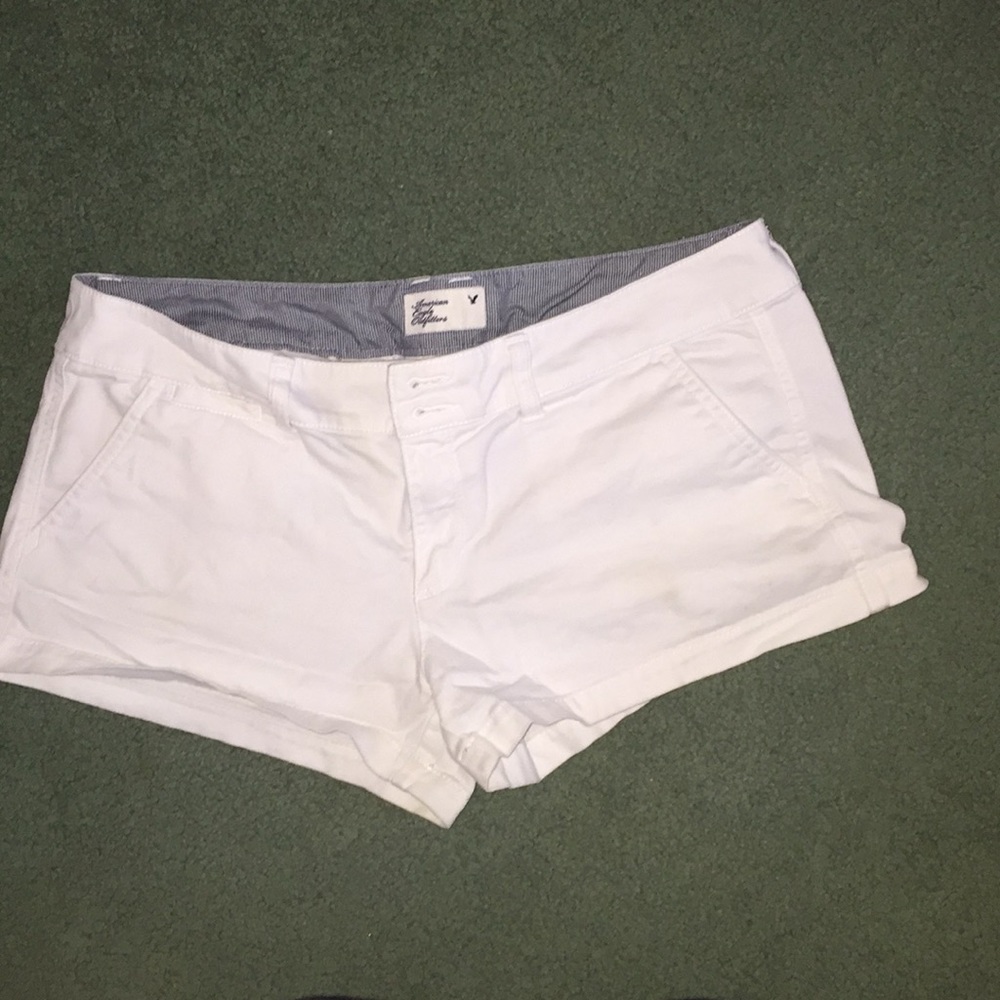 White American Eagle shorts