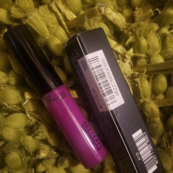 MAC Heroine lipglass, new in box - Picture 3 of 3