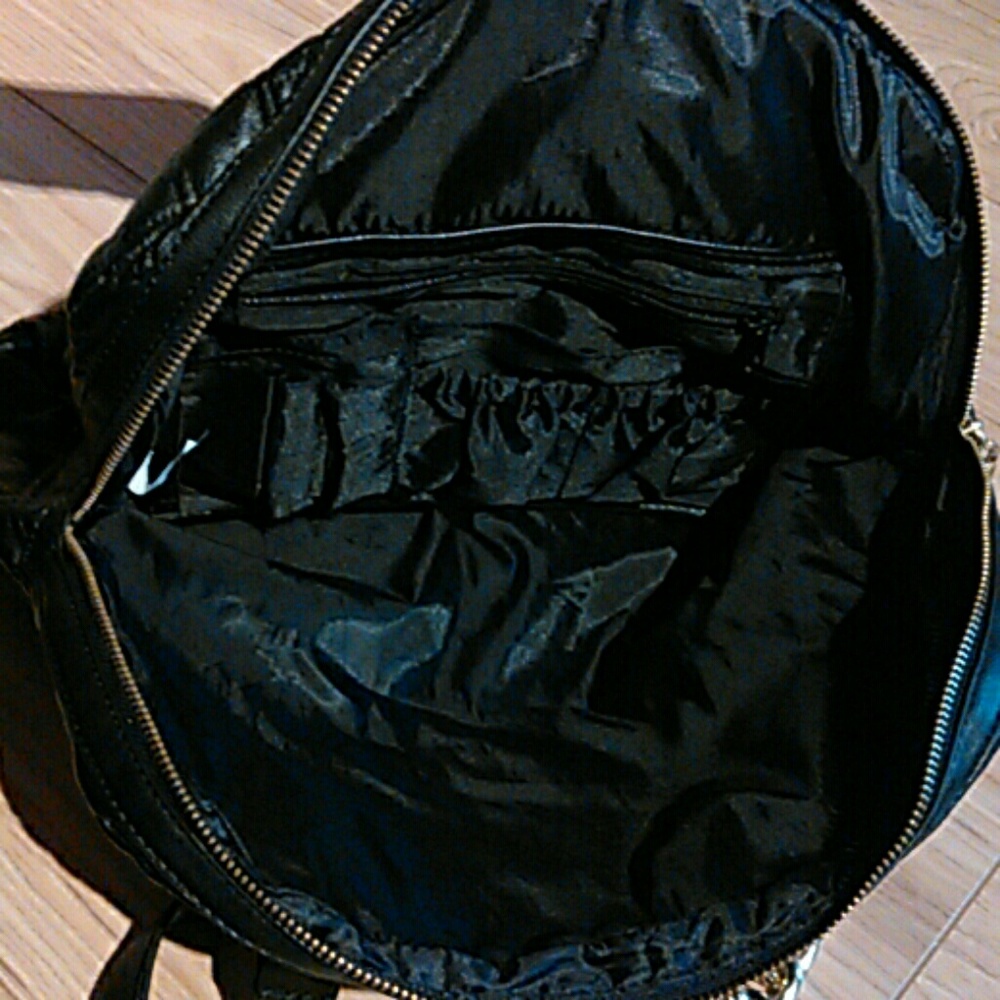 Quilt Patterned Handbag - Picture 5 of 6