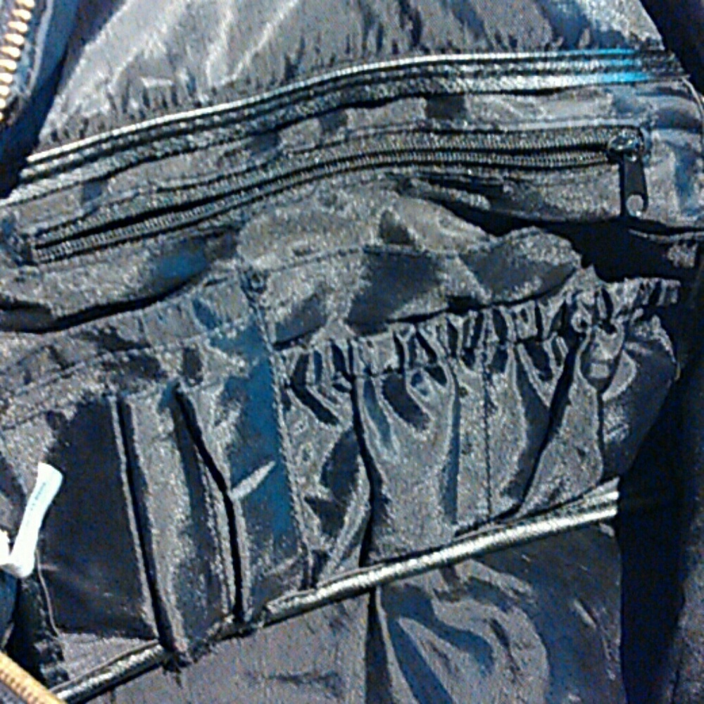 Quilt Patterned Handbag - Picture 6 of 6