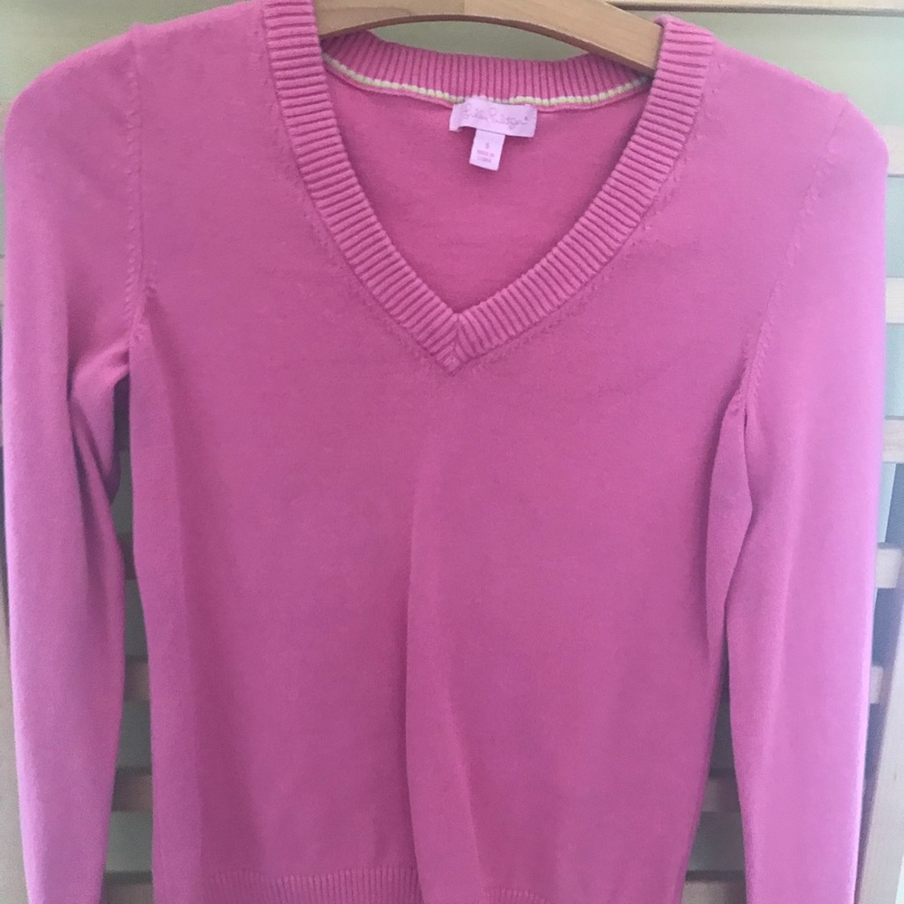 Lilly v neck sweater in pink.