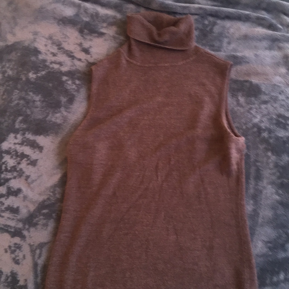 Sleeveless Turtle neck
