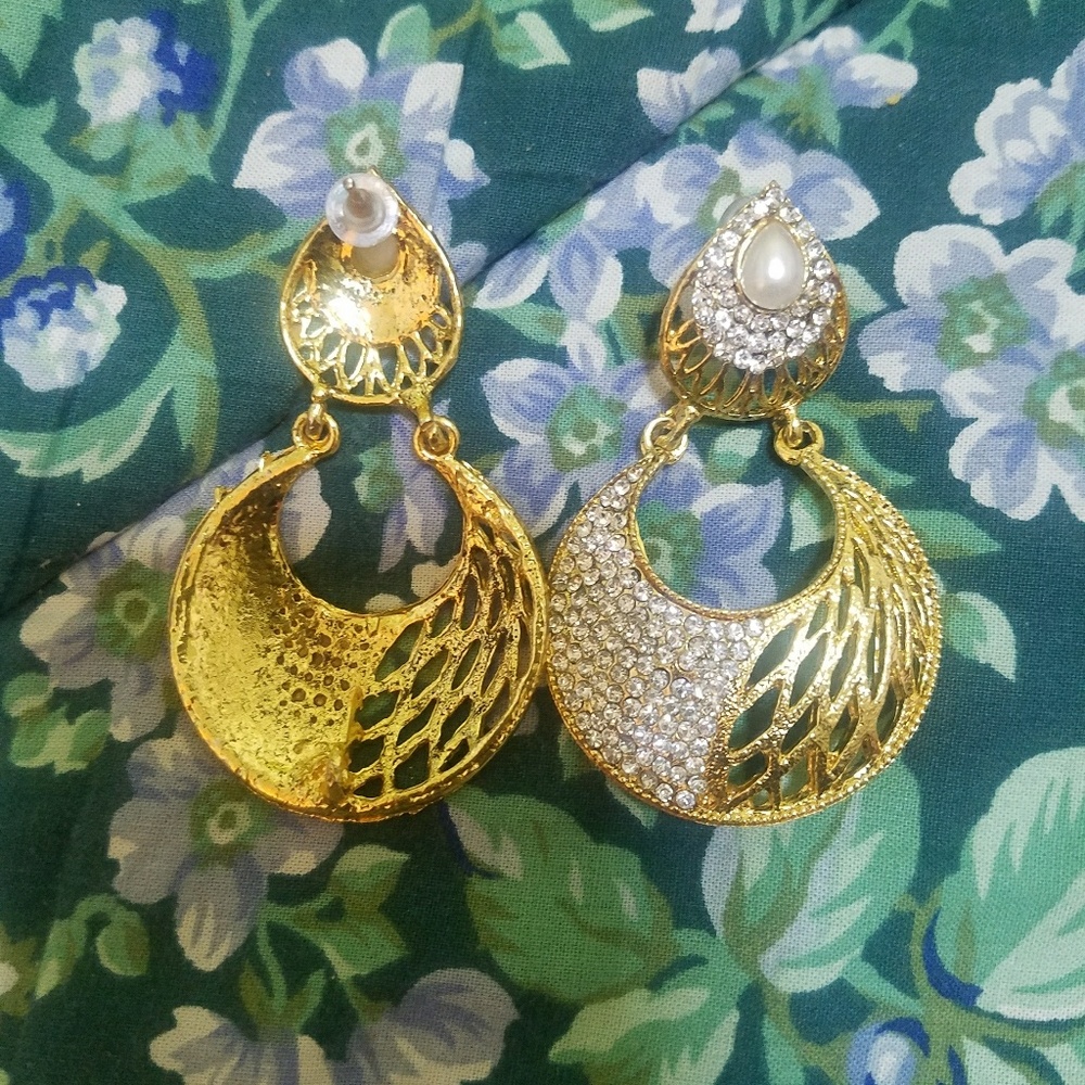 Earrings - Picture 2 of 3