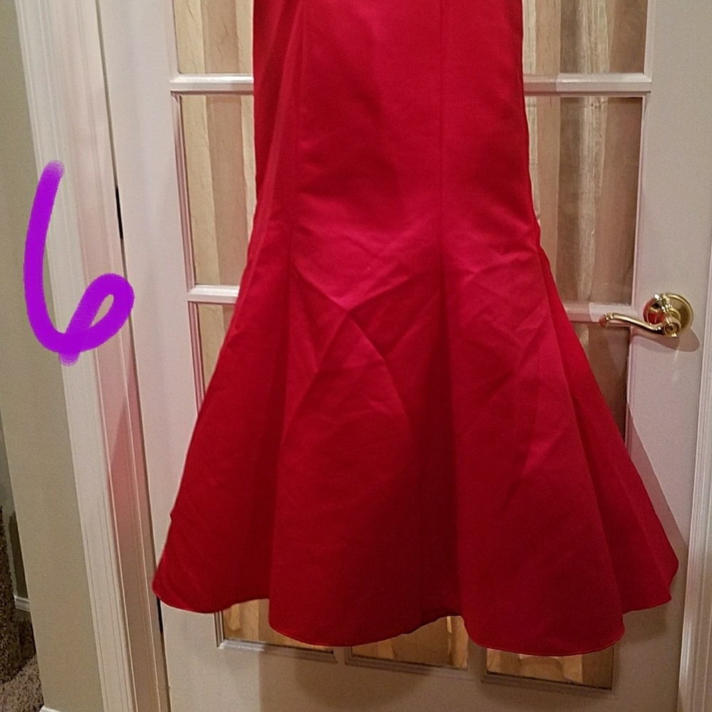 Red dresd - Picture 3 of 3
