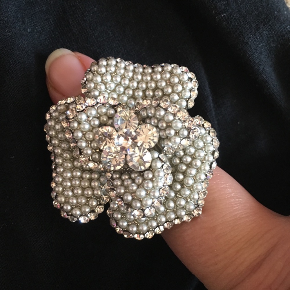 New **WHITE HOUSE BLACK MARKET Beautiful Ring